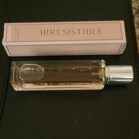 Givenchy Irresistible- Soft Pink - Picture 2 of 2